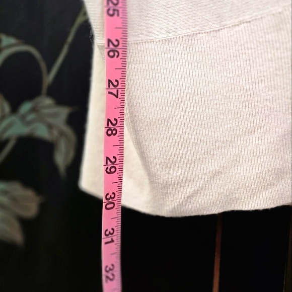 Ann Taylor Plunging V Neck Viscose / Cashmere Blend Lightweight Sweater‎ Size XL - Picture 3 of 7